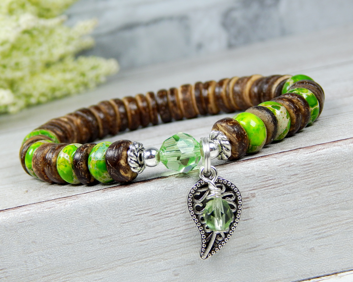 Green Nature Bracelet - Leaf Charm Coco Wood Beads